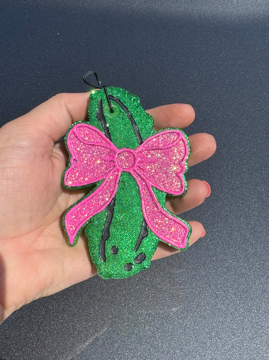 Pickle w bow (Night Ice Scent)
